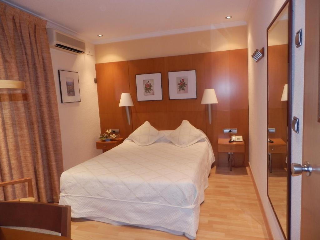 Hotel Restaurante Salvadora Villena
